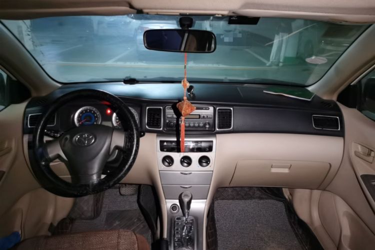 Used Toyota Corolla EX 2013 1.6L Automatic Excellence Edition Center Console