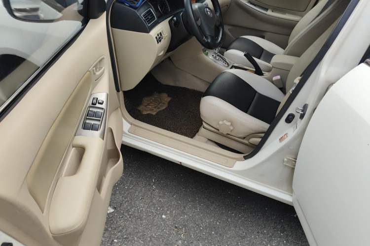 Used Toyota Corolla EX 2013 1.6L Automatic Excellence Edition Driver Seat