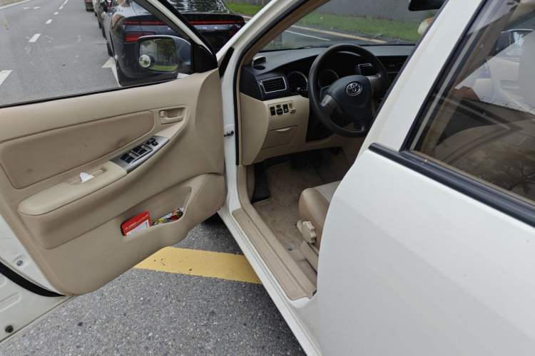 Used Toyota Corolla EX 2013 1.6L Automatic Luxury Edition Driver Seat