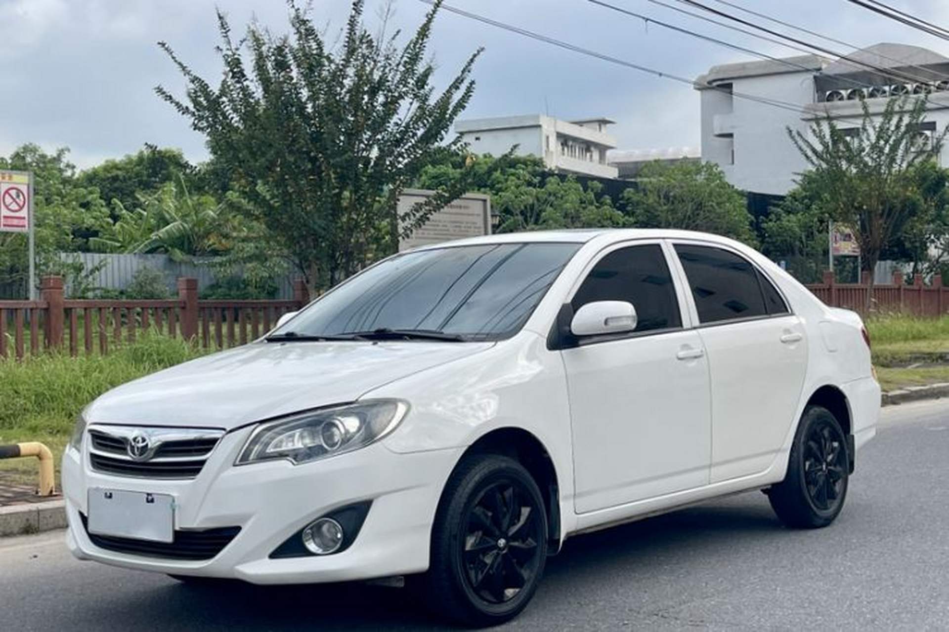 Used Toyota Corolla EX 2013 1.6L Automatic Excellence Edition Front Left 45 Deg