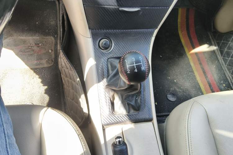 Used Toyota Corolla EX 2013 1.6L Manual Luxury Edition Gear Lever