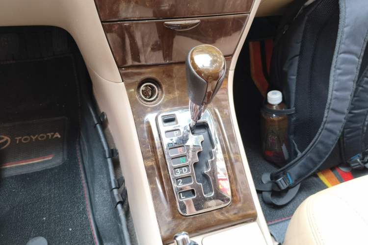 Used Toyota Corolla EX 2013 1.6L Automatic Luxury Edition Gear Lever