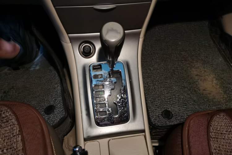 Used Toyota Corolla EX 2013 1.6L Automatic Excellence Edition Gear Lever