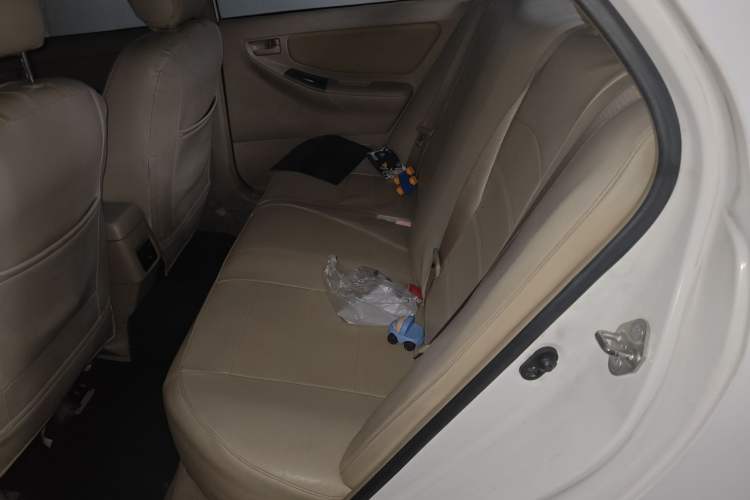 Used Toyota Corolla EX 2013 1.6L Automatic Luxury Edition Interior 4