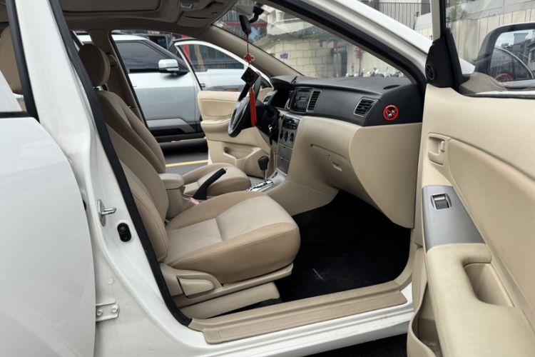 Used Toyota Corolla EX 2013 1.6L Automatic Excellence Edition Interior 8