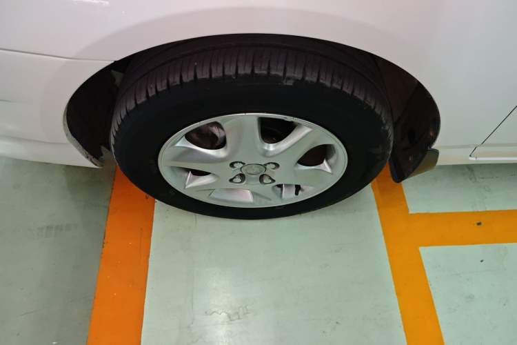 Used Toyota Corolla EX 2013 1.6L Automatic Excellence Edition Left Front Wheel Hub