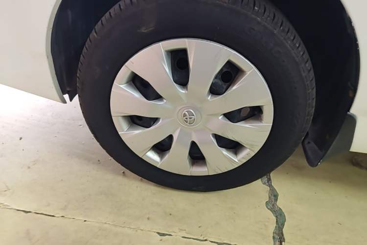 Used Toyota Corolla EX 2013 1.6L Automatic Excellence Edition Left Front Wheel Hub