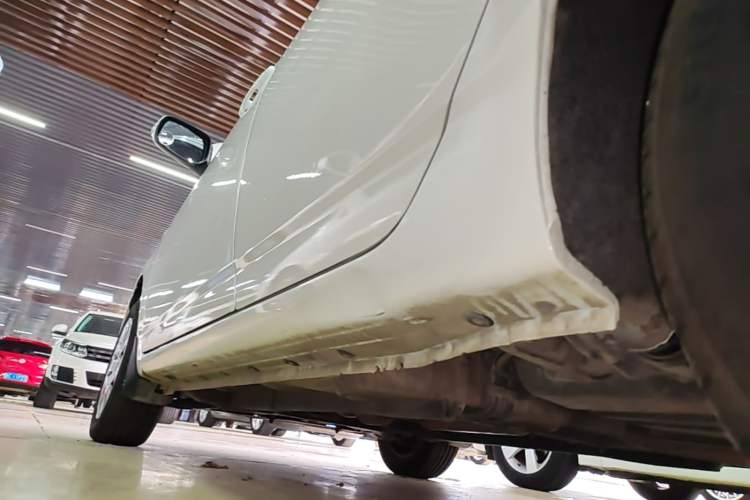 Used Toyota Corolla EX 2013 1.6L Automatic Excellence Edition Left Side Sill