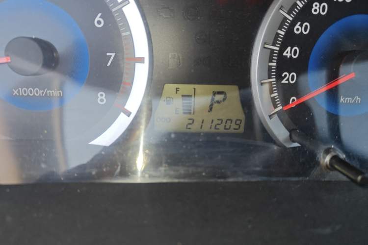 Used Toyota Corolla EX 2013 1.6L Automatic Luxury Edition Odometer Close Up