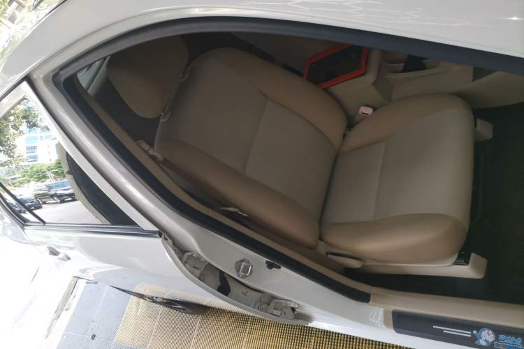 Used Toyota Corolla EX 2013 1.6L Automatic Excellence Edition Right Front Seat