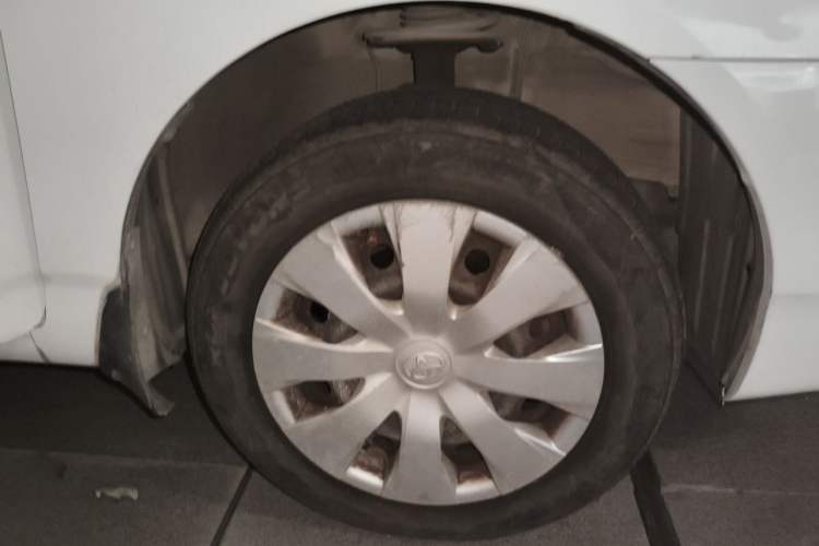 Used Toyota Corolla EX 2013 1.6L Automatic Excellence Edition Right Front Wheel Hub