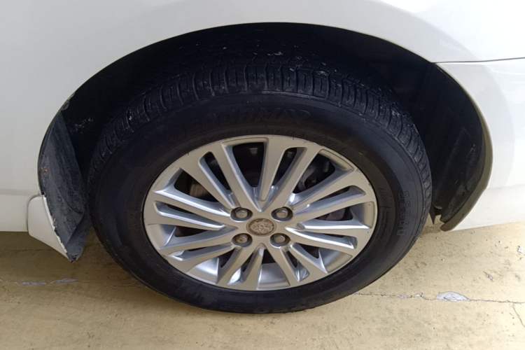 Used Toyota Corolla EX 2013 1.6L Automatic Excellence Edition Right Front Wheel Hub
