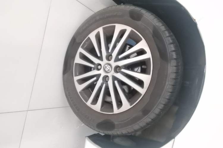 Used Toyota Corolla EX 2013 1.6L Automatic Excellence Edition Right Front Wheel Hub