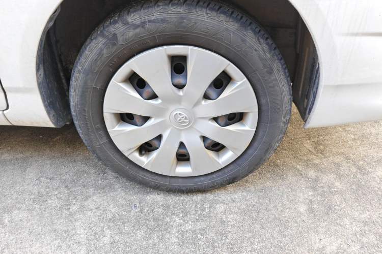 Used Toyota Corolla EX 2013 1.6L Automatic Excellence Edition Right Front Wheel Hub