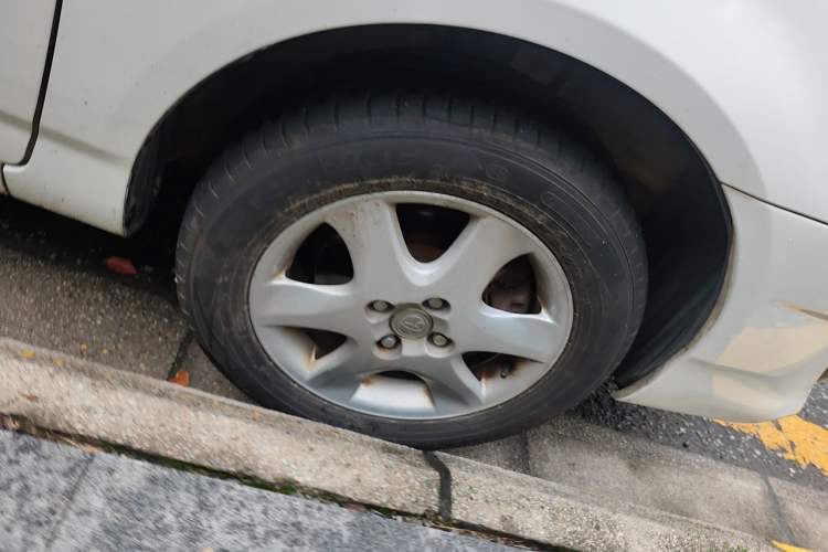 Used Toyota Corolla EX 2013 1.6L Automatic Excellence Edition Right Front Wheel Hub