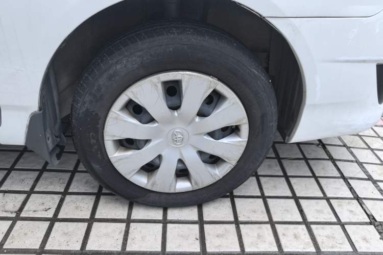 Used Toyota Corolla EX 2013 1.6L Automatic Excellence Edition Right Front Wheel Hub