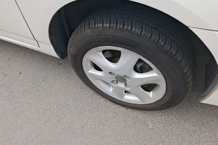 Used Toyota Corolla EX 2013 1.6L Automatic Excellence Edition Right Front Wheel Hub