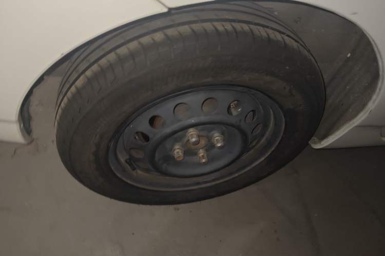Used Toyota Corolla EX 2013 1.6L Automatic Excellence Edition Right Front Wheel Hub