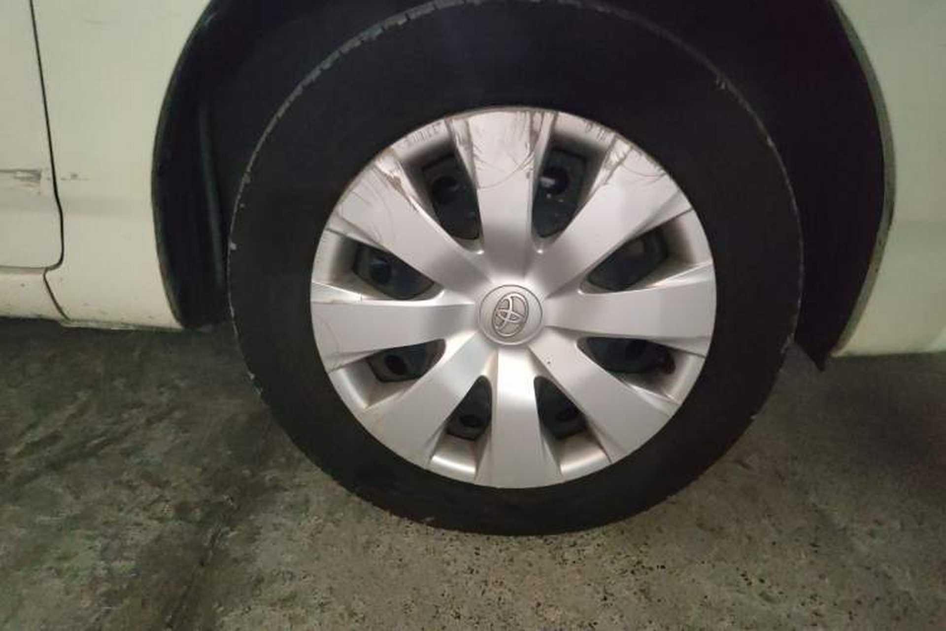 Used Toyota Corolla EX 2013 1.6L Automatic Excellence Edition Right Front Wheel Hub