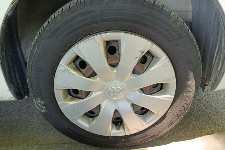 Used Toyota Corolla EX 2013 1.6L Automatic Excellence Edition Right Front Wheel Hub