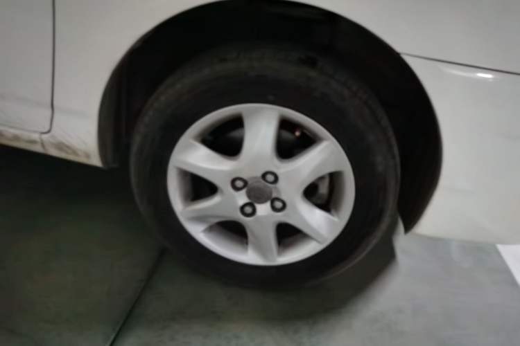Used Toyota Corolla EX 2013 1.6L Automatic Excellence Edition Right Front Wheel Hub
