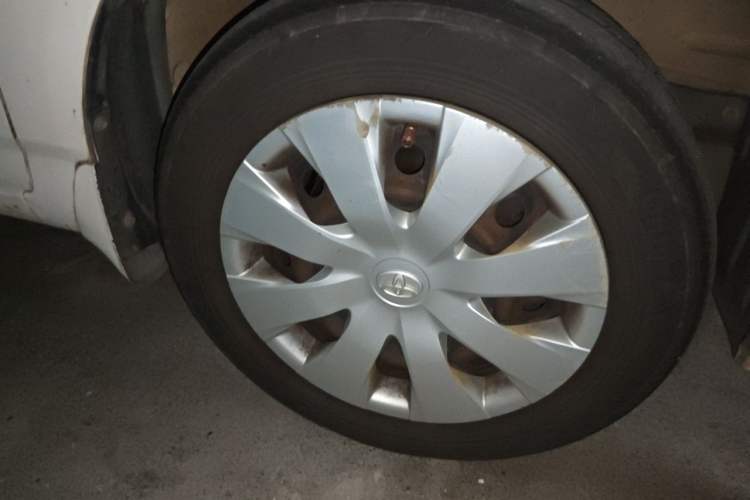 Used Toyota Corolla EX 2013 1.6L Automatic Excellence Edition Right Front Wheel Hub
