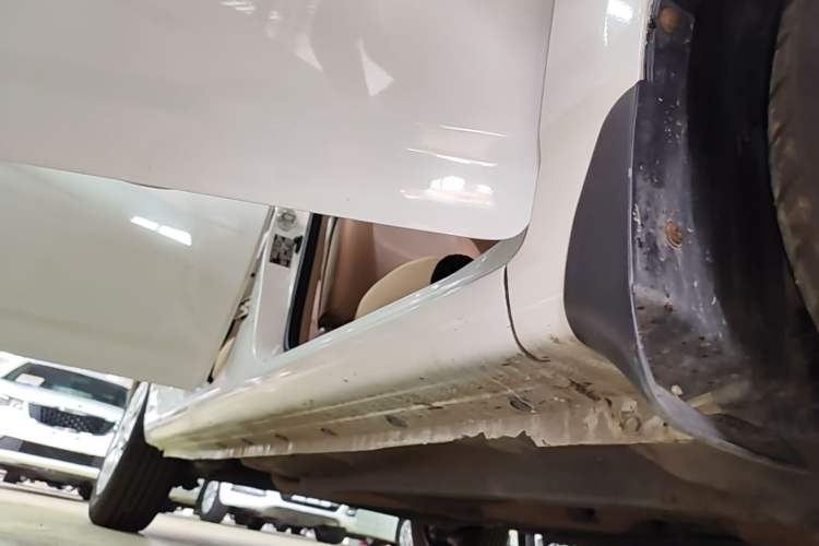 Used Toyota Corolla EX 2013 1.6L Automatic Excellence Edition Right Side Sill