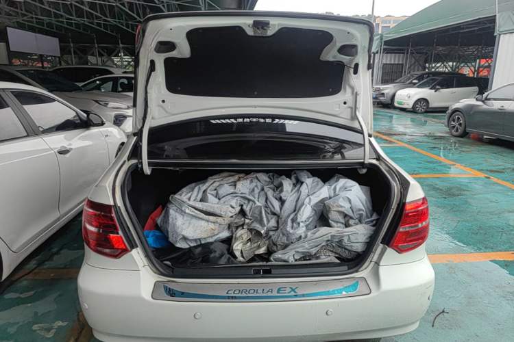 Used Toyota Corolla EX 2013 1.6L Automatic Luxury Edition Trunk