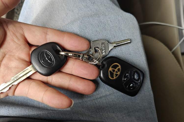 Used Toyota Corolla EX 2013 1.6L Automatic Luxury Edition Vehicle Key