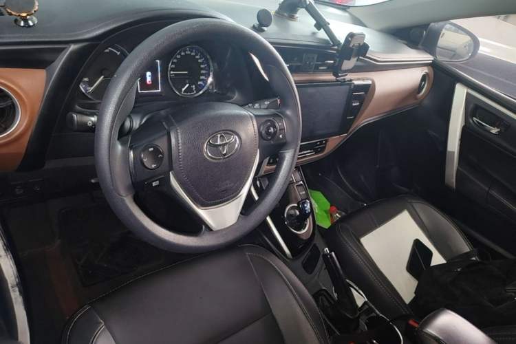 Used Toyota Corolla Hybrid E+ 2019 1.8L E-CVT Leading Edition Center Console