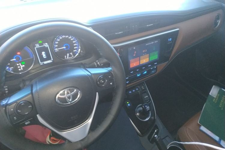 Used Toyota Corolla Hybrid E+ 2019 1.8L E-CVT Luxury Edition Center Console