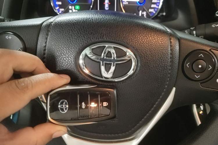 Used Toyota Corolla Hybrid E+ 2019 1.8L E-CVT Leading Edition Vehicle Key