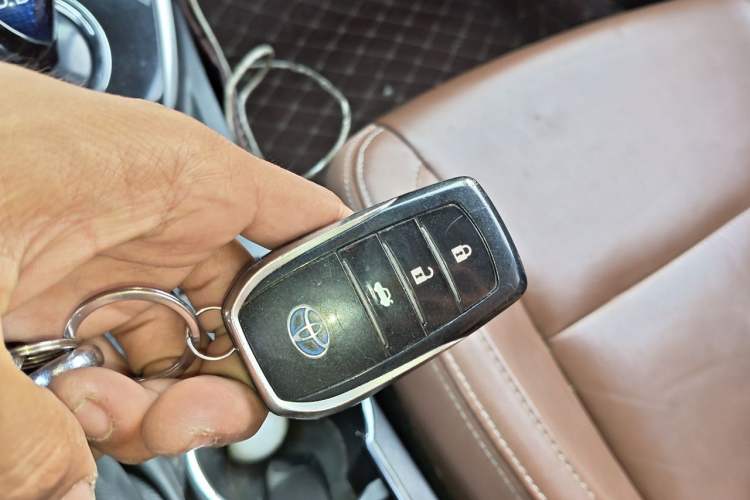 Used Toyota Corolla Hybrid E+ 2019 1.8L E-CVT Luxury Edition Vehicle Key
