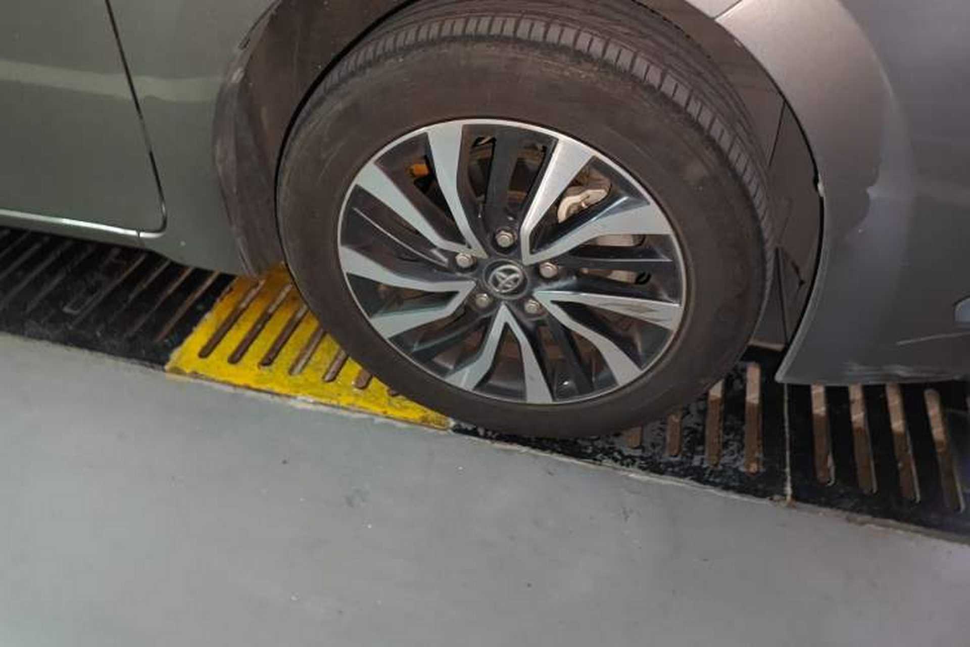 Used Toyota Corolla Hybrid E+ 2019 1.8L E-CVT Leading Edition Right Front Wheel Hub