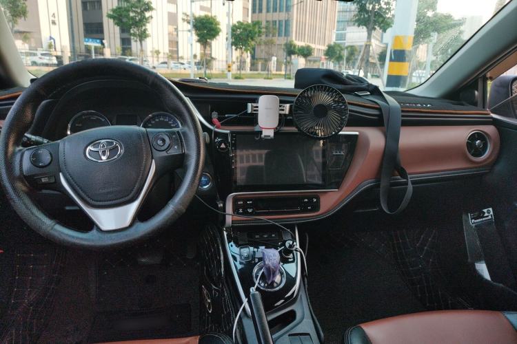 Used Toyota Corolla Hybrid E+ 2019 1.8L E-CVT Leading Edition Center Console