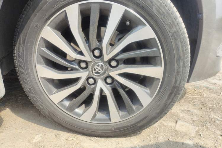 Used Toyota Corolla Hybrid E+ 2019 1.8L E-CVT Leading Edition Right Front Wheel Hub