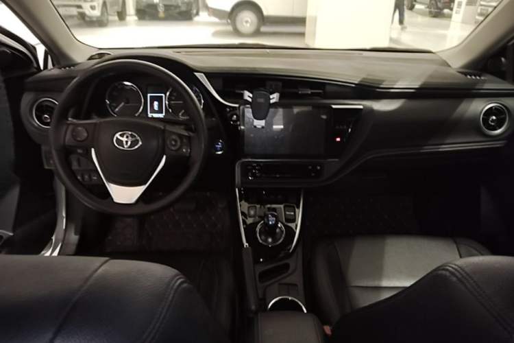 Used Toyota Corolla Hybrid E+ 2019 1.8L E-CVT Leading Edition Center Console