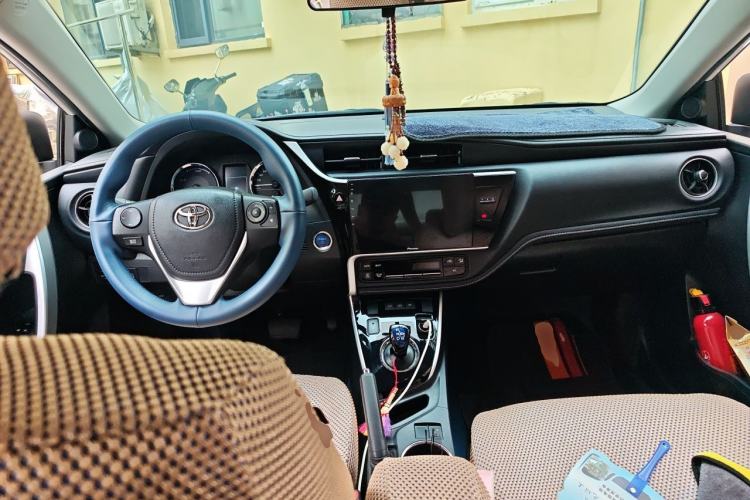 Used Toyota Corolla Hybrid E+ 2019 1.8L E-CVT Leading Edition Center Console