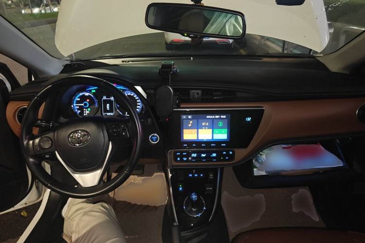 Used Toyota Corolla Hybrid E+ 2019 1.8L E-CVT Luxury Edition Center Console