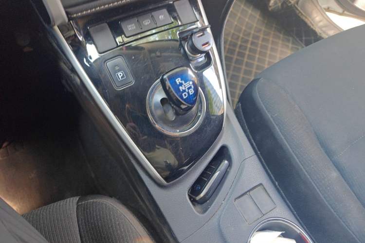 Used Toyota Corolla Hybrid E+ 2019 1.8L E-CVT Leading Edition Gear Lever