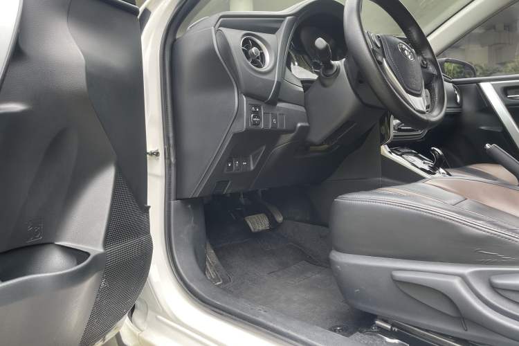 Used Toyota Corolla Hybrid E+ 2019 1.8L E-CVT Leading Edition Interior 1
