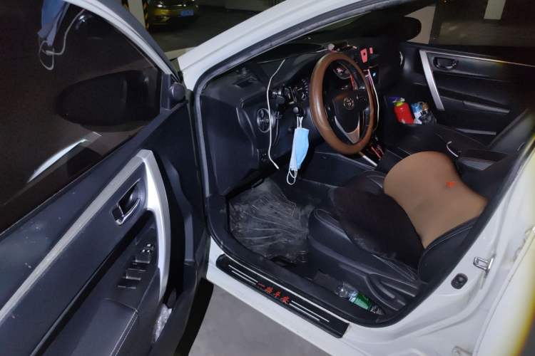 Used Toyota Corolla Hybrid E+ 2019 1.8L E-CVT Luxury Edition Interior 3