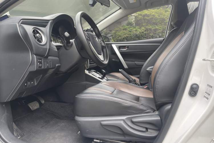 Used Toyota Corolla Hybrid E+ 2019 1.8L E-CVT Leading Edition Interior 4