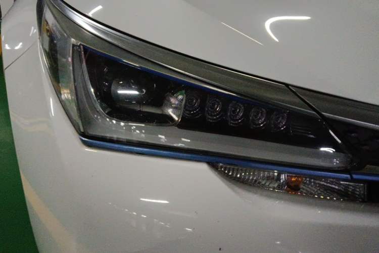 Used Toyota Corolla Hybrid E+ 2019 1.8L E-CVT Pioneer Edition Right Front Headlight
