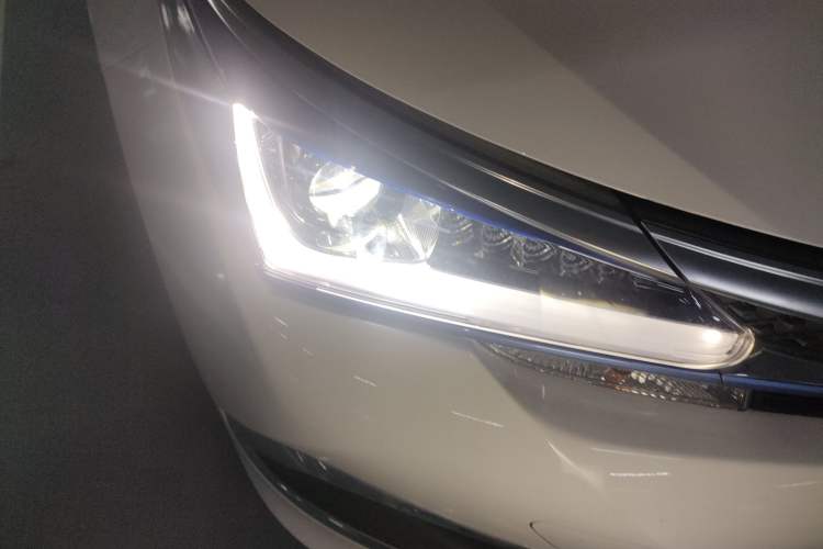 Used Toyota Corolla Hybrid E+ 2019 1.8L E-CVT Leading Edition Right Front Headlight