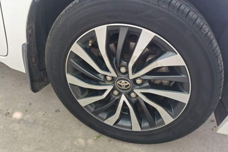 Used Toyota Corolla Hybrid E+ 2019 1.8L E-CVT Leading Edition Right Front Wheel Hub