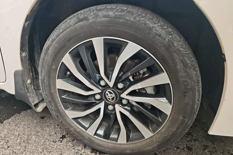 Used Toyota Corolla Hybrid E+ 2019 1.8L E-CVT Leading Edition Right Front Wheel Hub