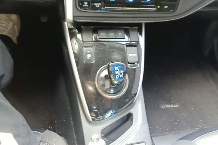 Used Toyota Corolla Hybrid E+ 2020 1.8L E-CVT Comfort Edition Gear Lever