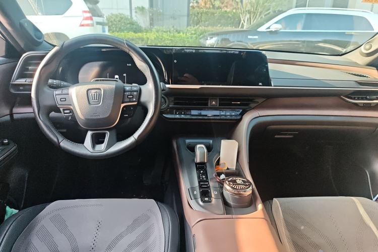 Used Toyota Crown 2023 2.4T SportCross HEV Four-Wheel Drive Ultimate Edition Center Console