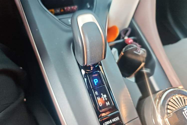 Used Toyota Crown 2023 2.4T SportCross HEV Four-Wheel Drive Ultimate Edition Gear Lever
